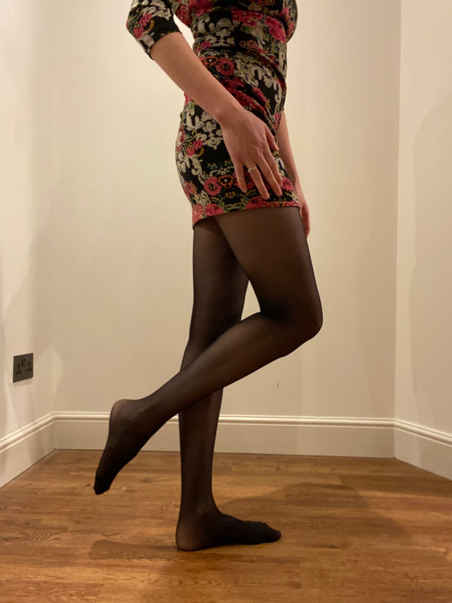 30 denier compression tights in black colour